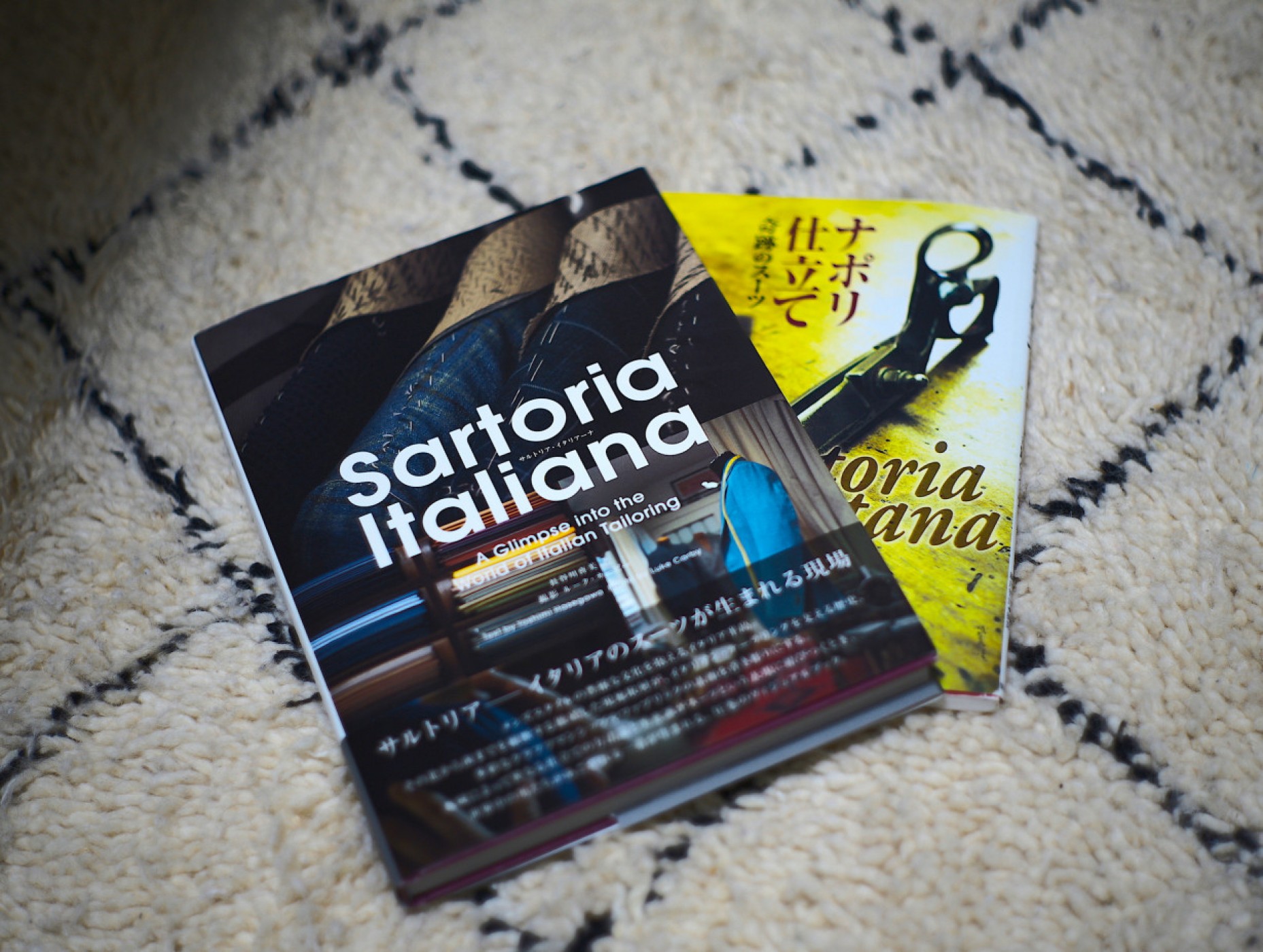 「サルトリア・イタリアーナ」は現在大好評発売中。「ナポリ仕立て」は絶版しており、プレミア価格がついている。