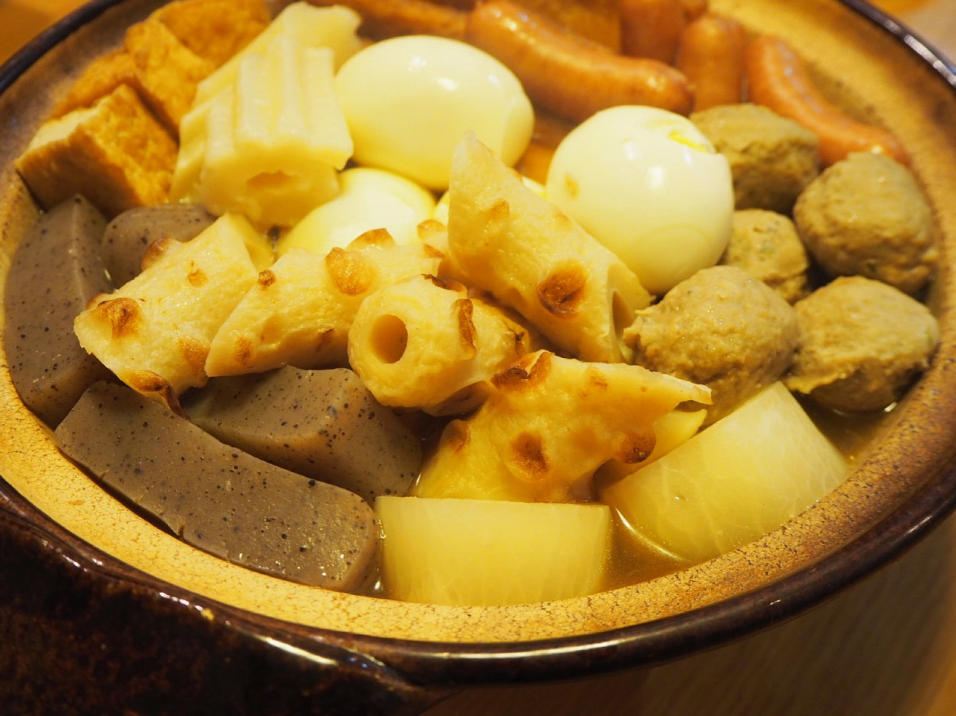 使い込んだ伊賀焼きの土鍋