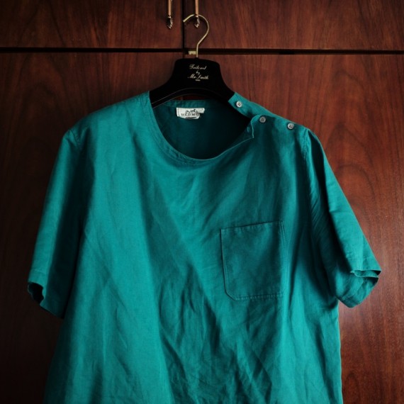 エルメス、エメラルドグリーンのTシャツ